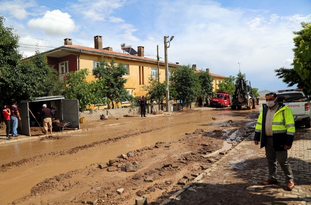 Şiddetli yağış Develi'de sel baskınlarına yol açtı